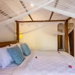 Genta- Petitenget 2Br Villa, Walk To Beach!