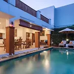 Genta- Petitenget 2Br Villa, Walk To Beach!