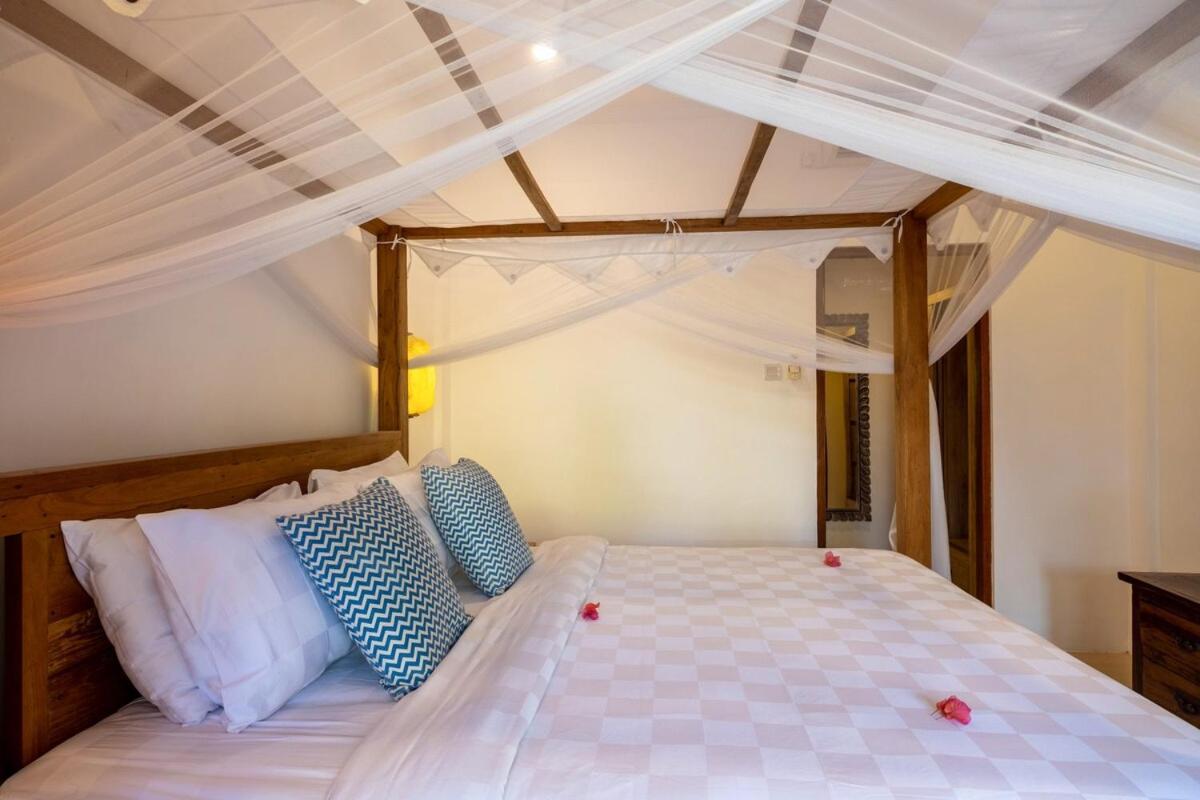 Genta- Petitenget 2br Villa, Walk To Beach! *