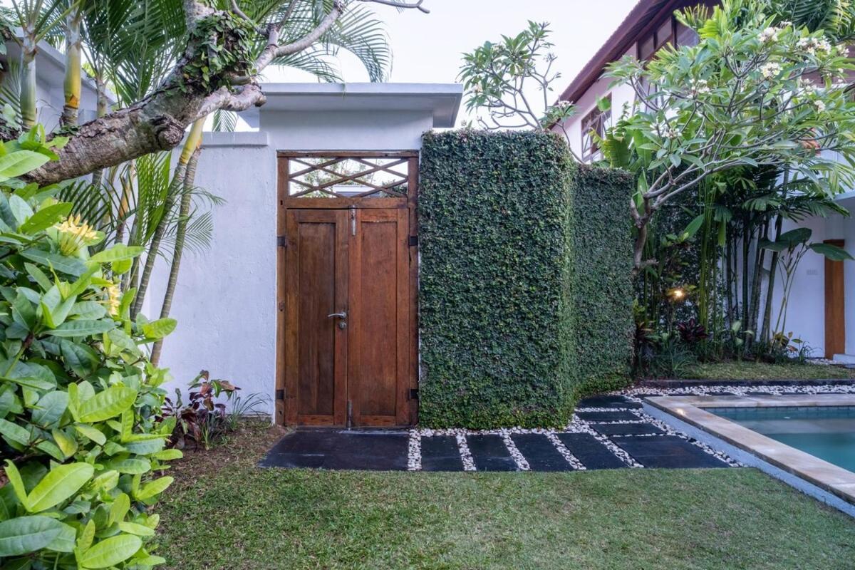 Genta- Petitenget 2br Villa, Walk To Beach!