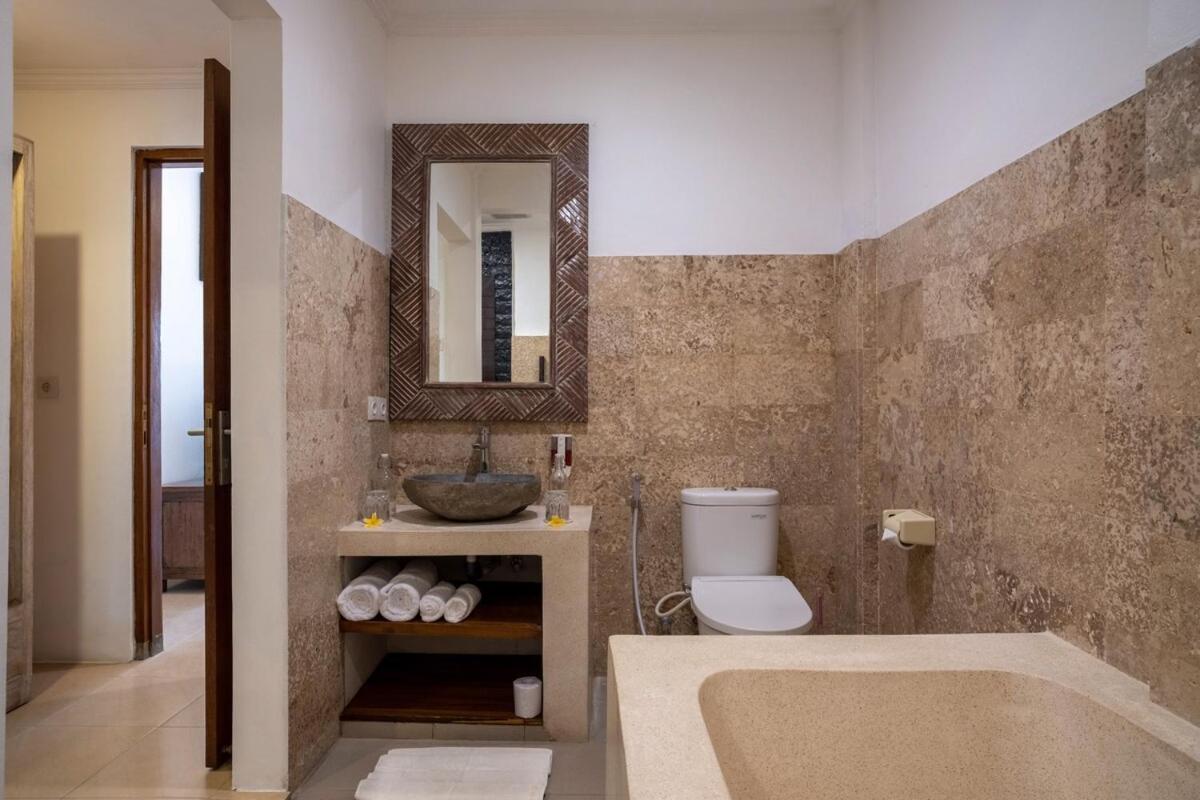 Genta- Petitenget 2br Villa, Walk To Beach! *